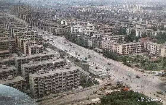 昔日河北首富：坐拥千亿帝国，家中27个保姆，最后却带儿子自首