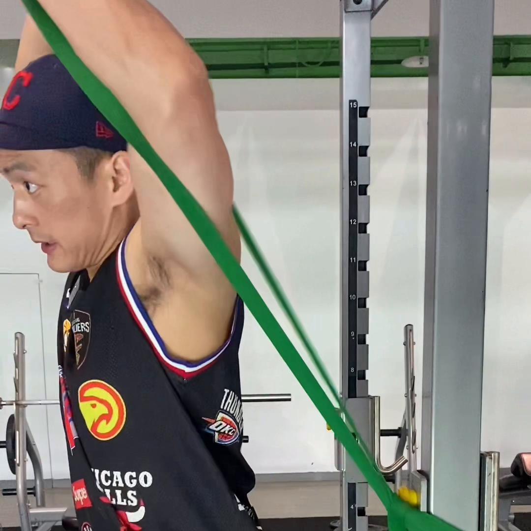 今天出一期如何改善下背痛的视频，视频较长一定要坚持看完...