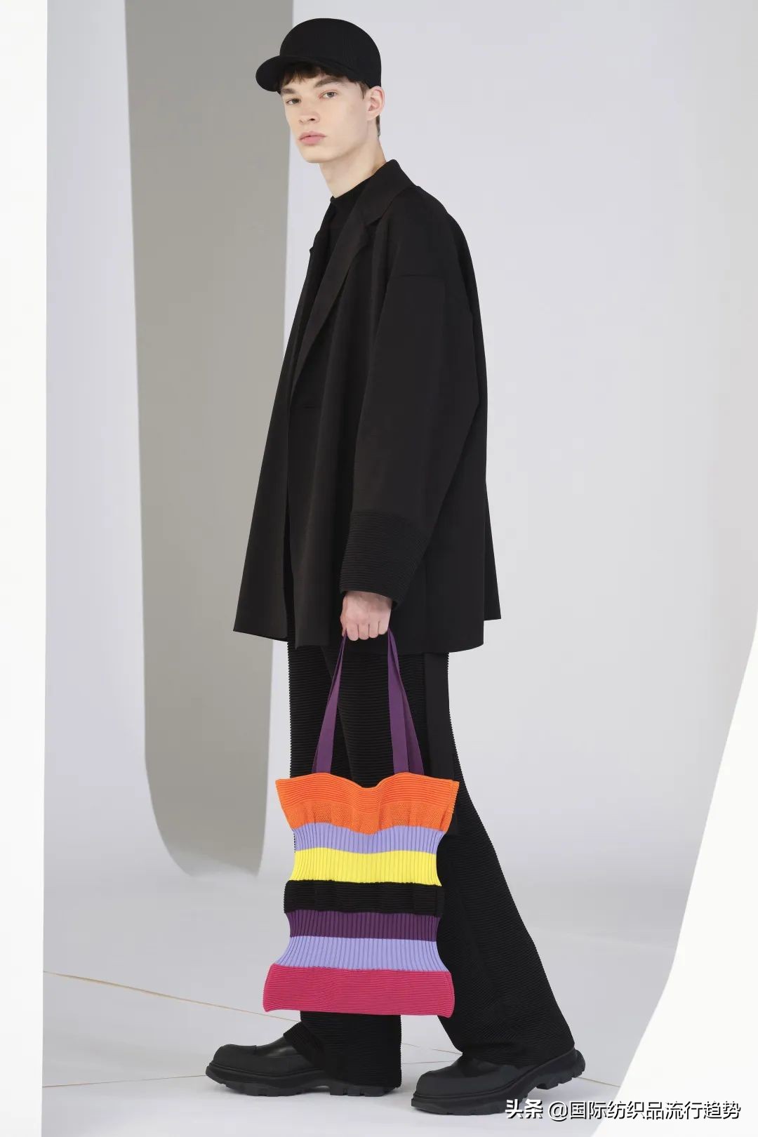 把服装当作思想的容器！看高桥祐介将美学融入到针织艺术中