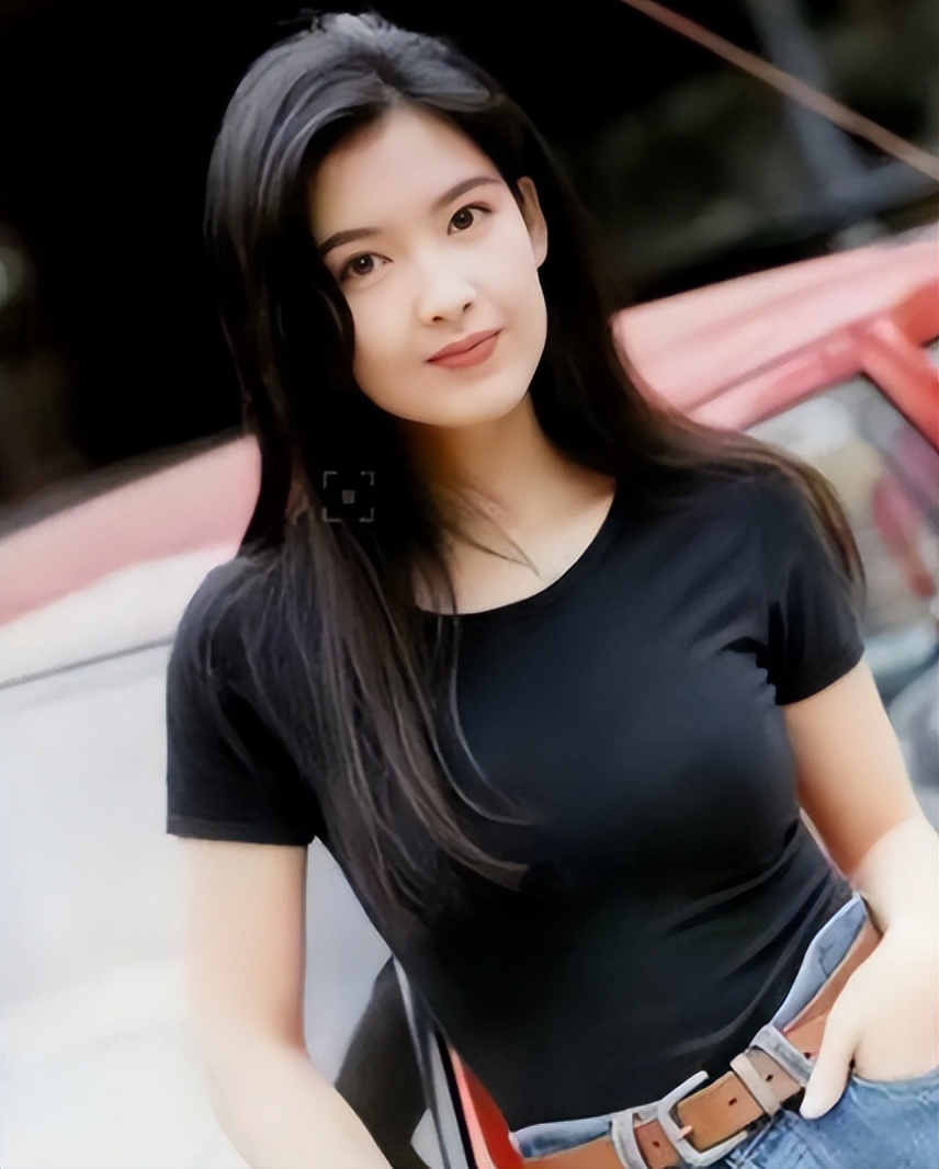 娱乐圈女星龅牙露一颗牙,娱乐圈的假牙女星