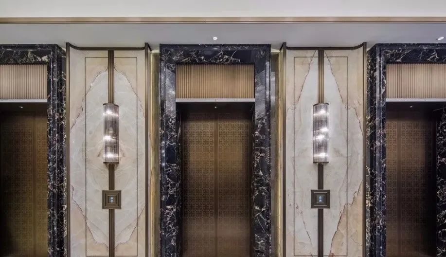 这就是5星级酒店，必须用大理石装修电梯的原因