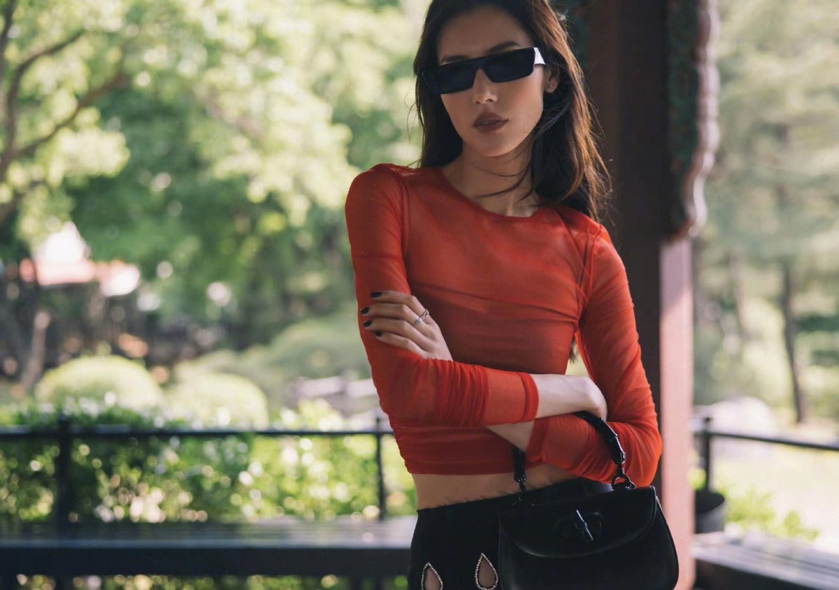 内娱女明星在韩国GUCCI大秀上太牛了！倪妮穿黑色超帅，刘雯更美