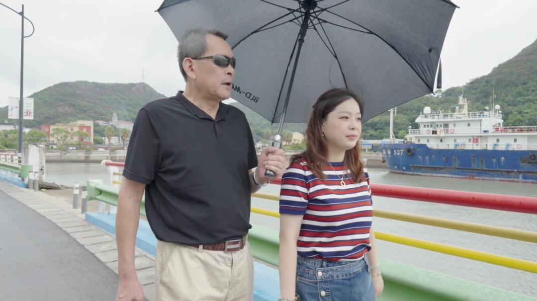 做海鲜直播一年能赚多少钱,返乡创业90后夫妻回家喂牛直播