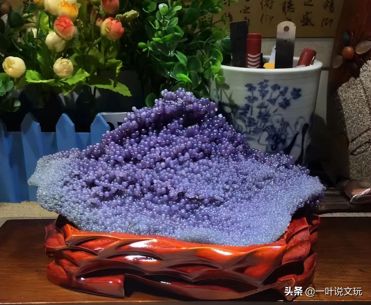 河边捡到黄色石头是什么石,山上捡到的乳白石是什么石