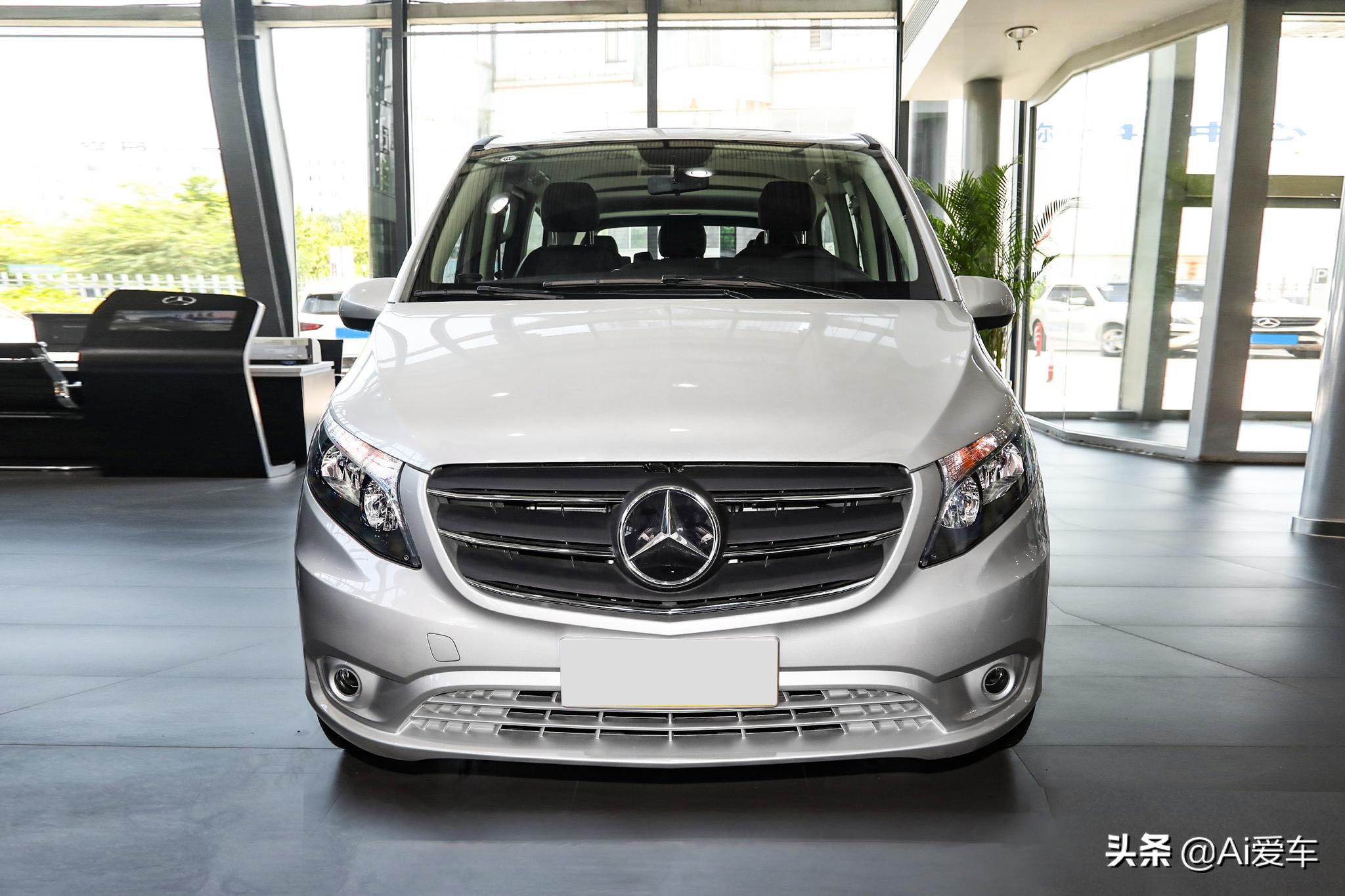 最便宜的奔驰自动挡二手车,2023款奔驰威霆7座原车内饰啥样的