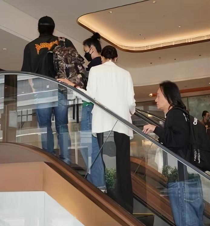 王菲和谢霆锋高调晒照片,王菲与谢霆锋的最新近况