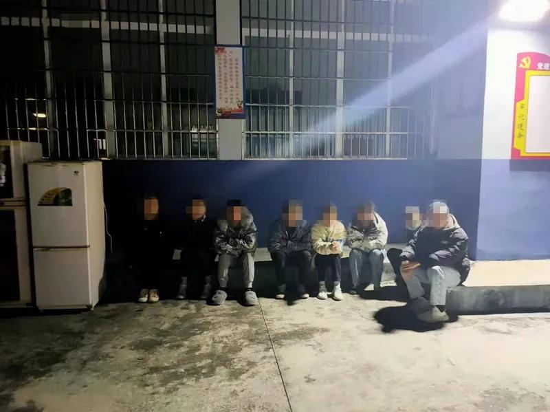 一团伙倒卖千万微信,男子倒卖1000多个微信号被抓