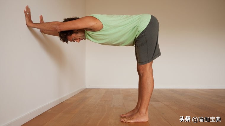 瑜伽每天必练基本动作男,男初学瑜伽的基本动作在家练习