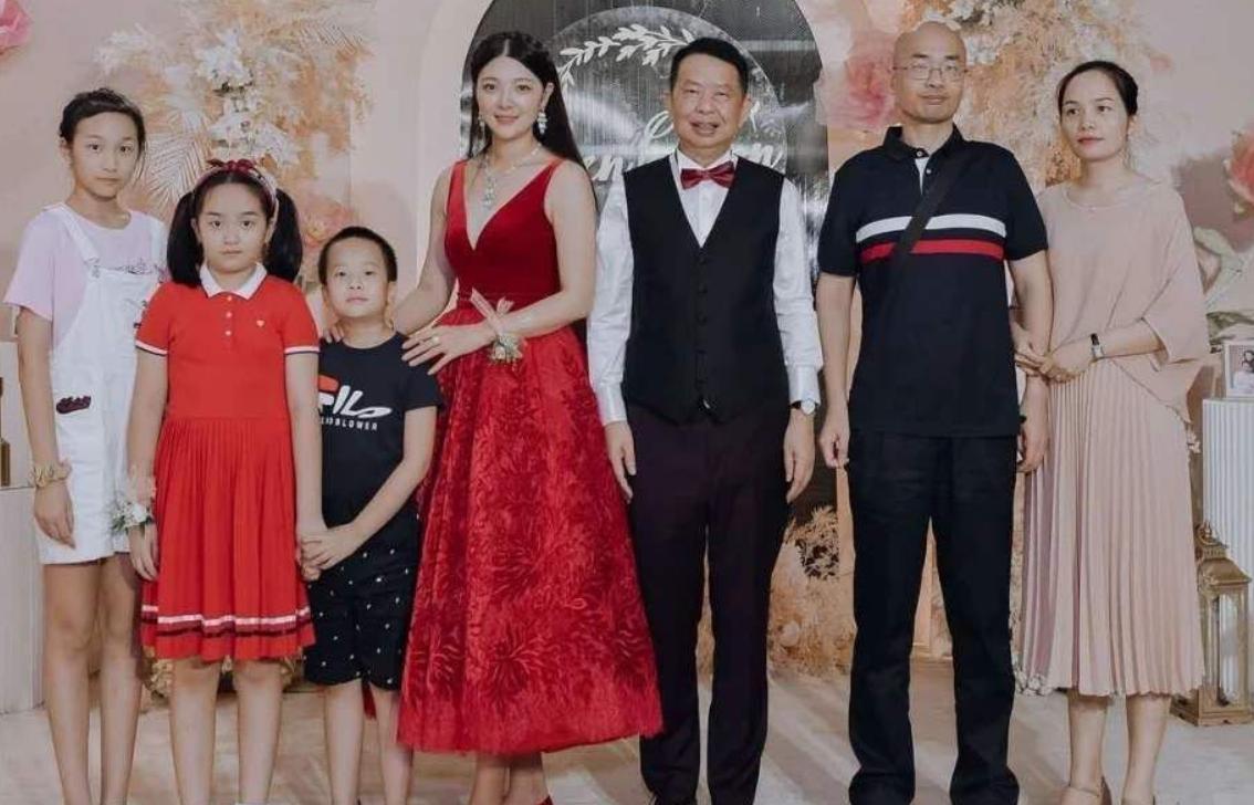 金矿老董事长娶38岁妻子,中国金矿大王陈景河