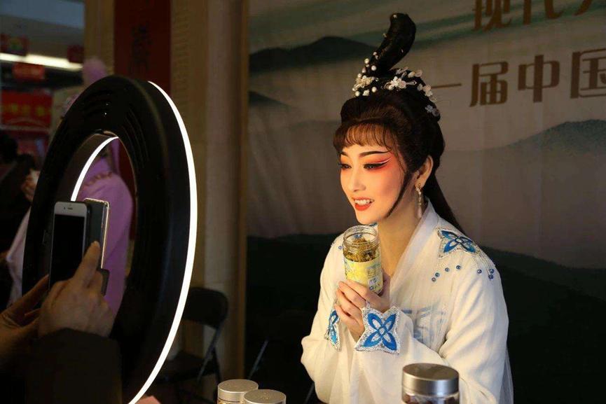 戚薇直播间卖正品还是假的,戚薇直播带货真假