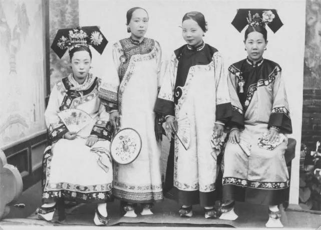 清朝花盆底鞋的演变,清朝花盆鞋谁发明的