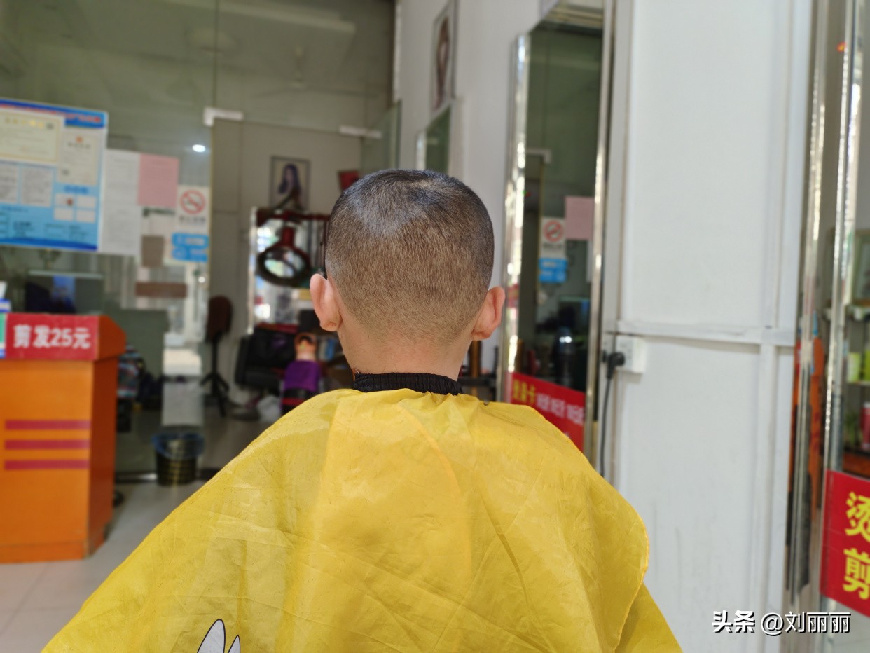 帅气的小男孩有什么帅气的发型,小男孩剪头发最帅的简单发型