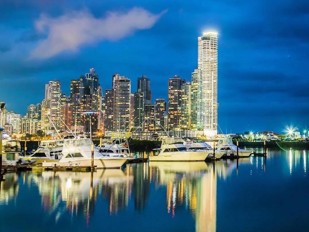 巴拿马有自己的货币吗,巴拿马华人人口多少