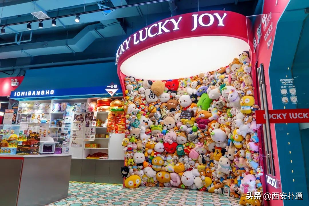 最近很火的夹娃娃机,夹娃娃机超大手办