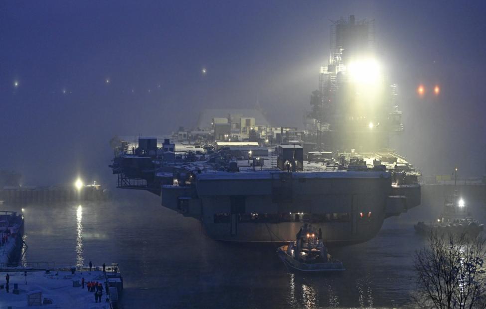 辽宁舰要升级电弹？斜角甲板搭建长条铁皮屋：辽宁舰也要上电弹？