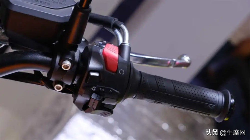 四缸仿赛双缸街车首亮相这届摩博会银钢有看头