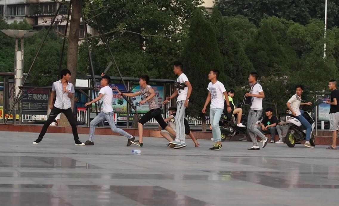 初中毕业不想去读技校可以去干嘛,21岁初中毕业去读技校值得吗