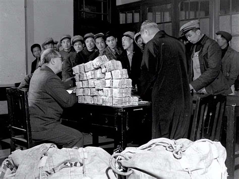 二战期间德国搜刮财宝,二战前德国为什么欠那么多钱