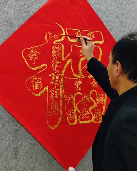 怪笔大叔倒写书法,怪笔大叔一笔倒写书法点评