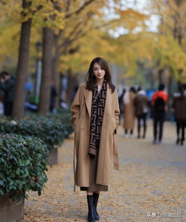 杭州时尚穿搭秋冬靴子,短靴穿搭高级感女