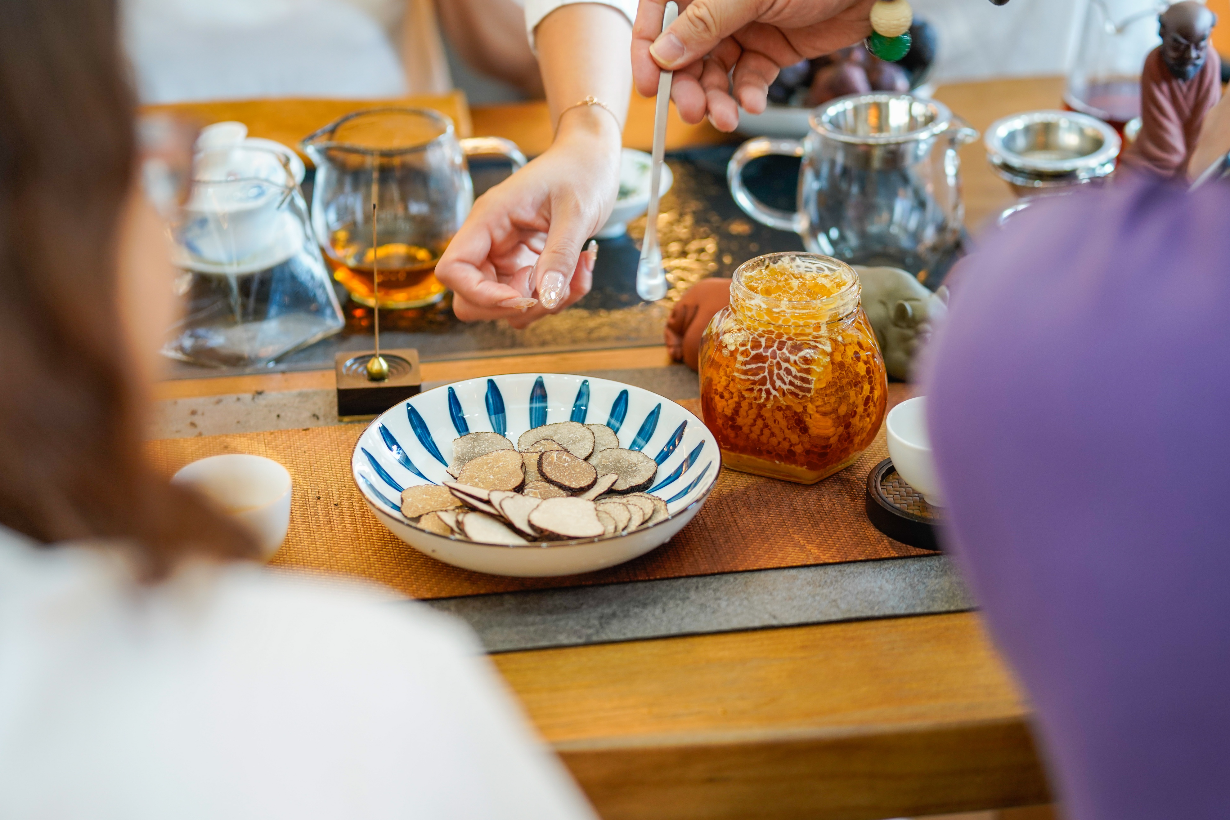 外国人都喝什么咖啡,外国人喜欢喝茅台还是五粮液