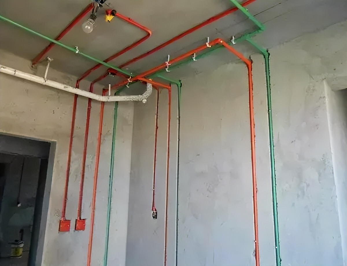 装修水电不要走顶,装修水电不开槽的弊端