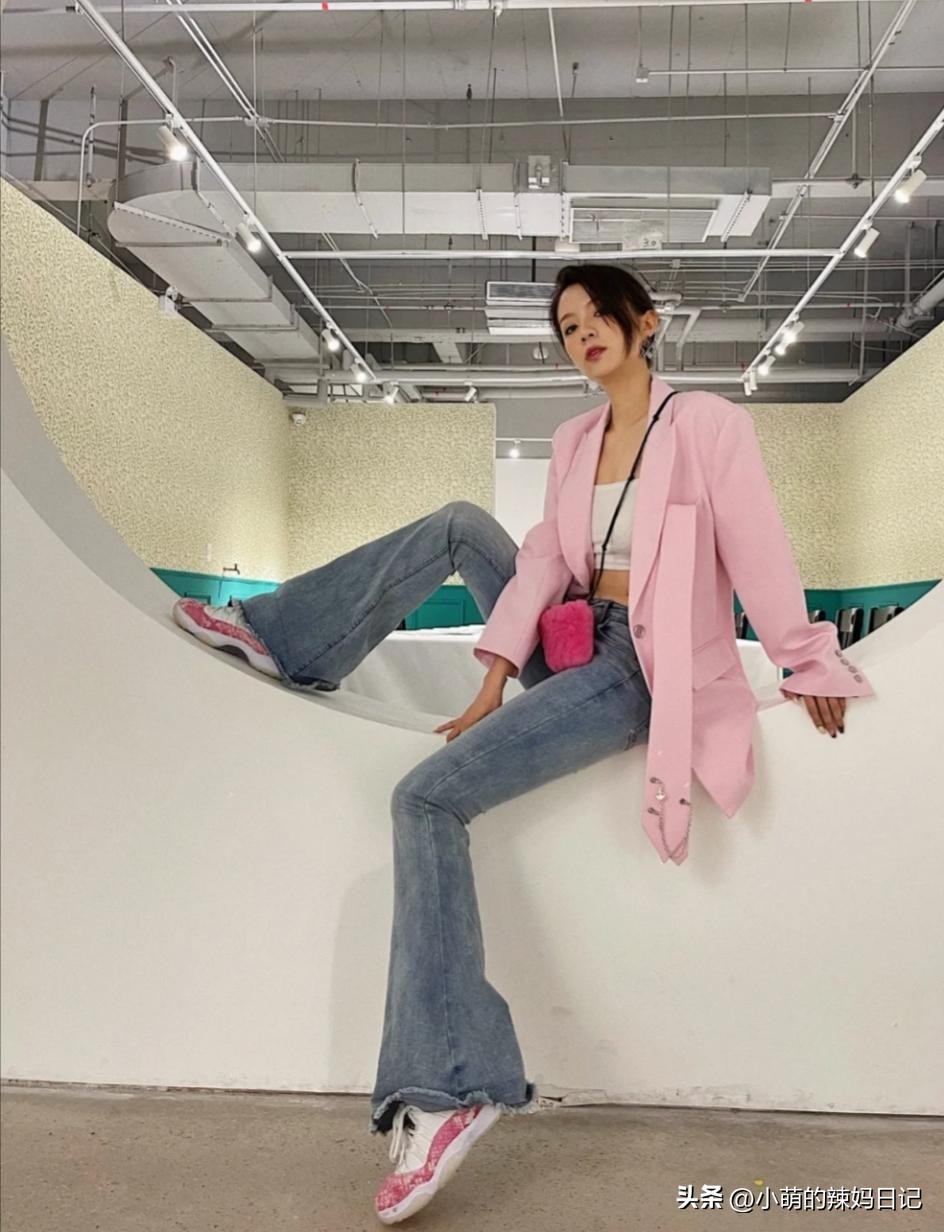 别再穿运动鞋、马丁靴了，今秋流行“滑板鞋”，时髦显瘦还不累脚