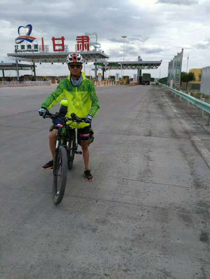 六千里路父与子，一路风尘一路歌---乌鲁木齐到成都骑行日记