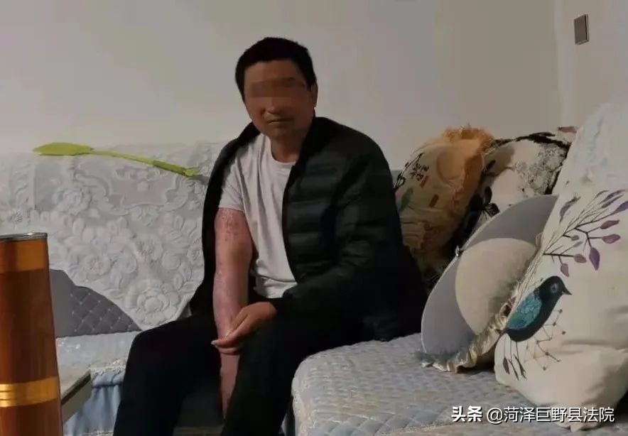 男子泼汽油纵火烧死妻子被判死刑,男子被指控纵火烧死妻子