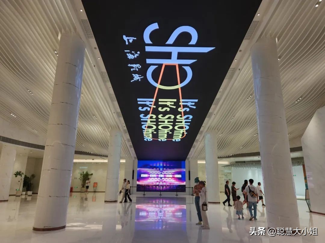 去这条充满松弛感的“小马路”，慵懒地溜达一天才是正经事