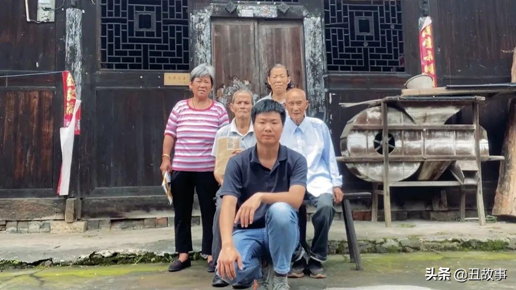 我花了1500元钱，买了一张70年前的遗照，送到千里之外的湖南怀化