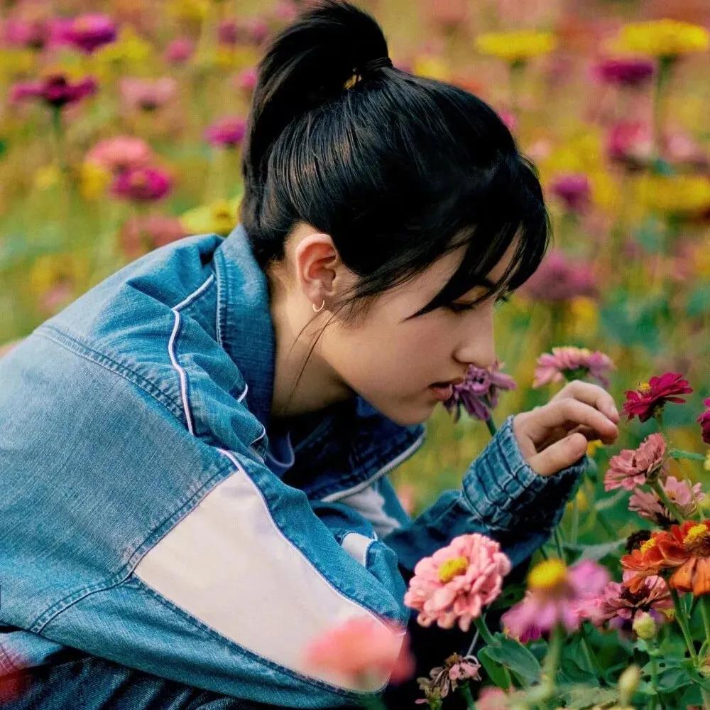 张子枫头像ins高级质感,张子枫微博头像好奇怪