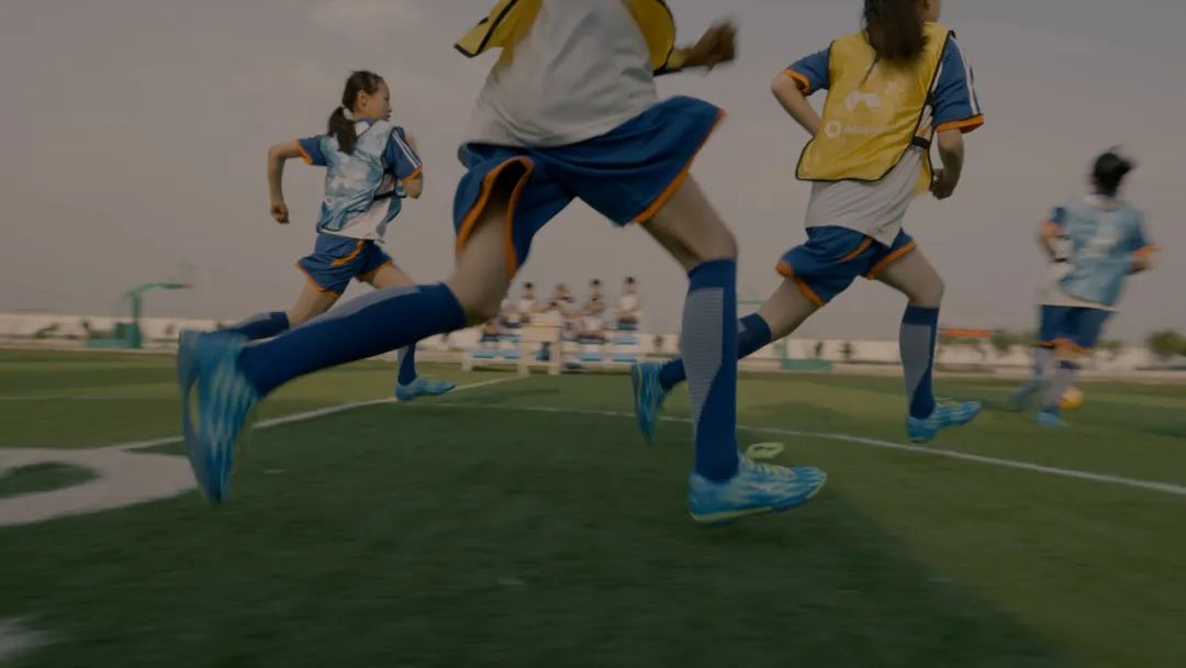 乡村少年足球,乡村篮球赛场上逐梦的年轻人