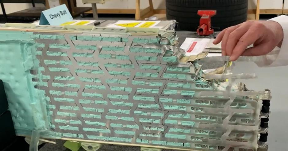 特斯拉modely鸥翼门,特斯拉modely拆解讲解