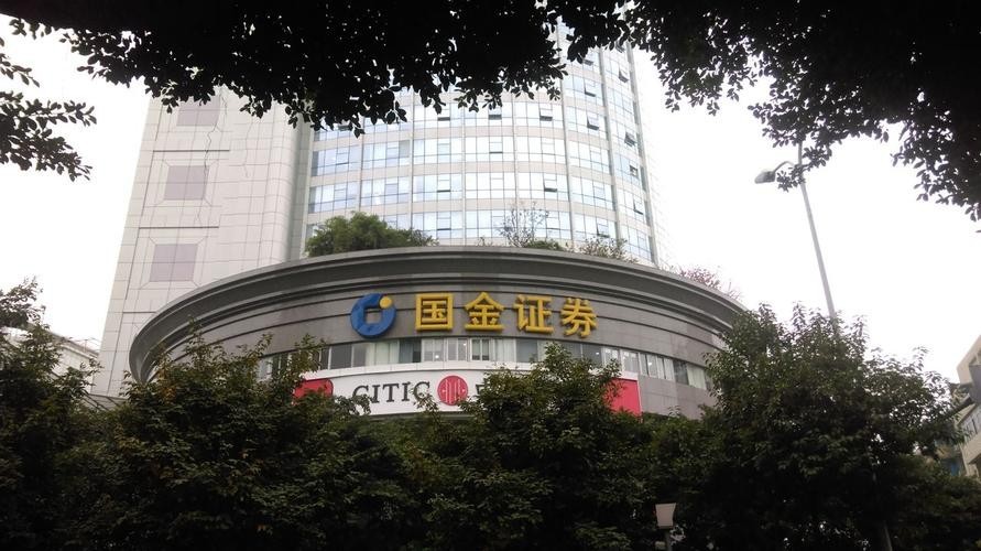 2008年,涌金董事长跳楼身亡,妻子继承70亿遗产,14年后身价380亿