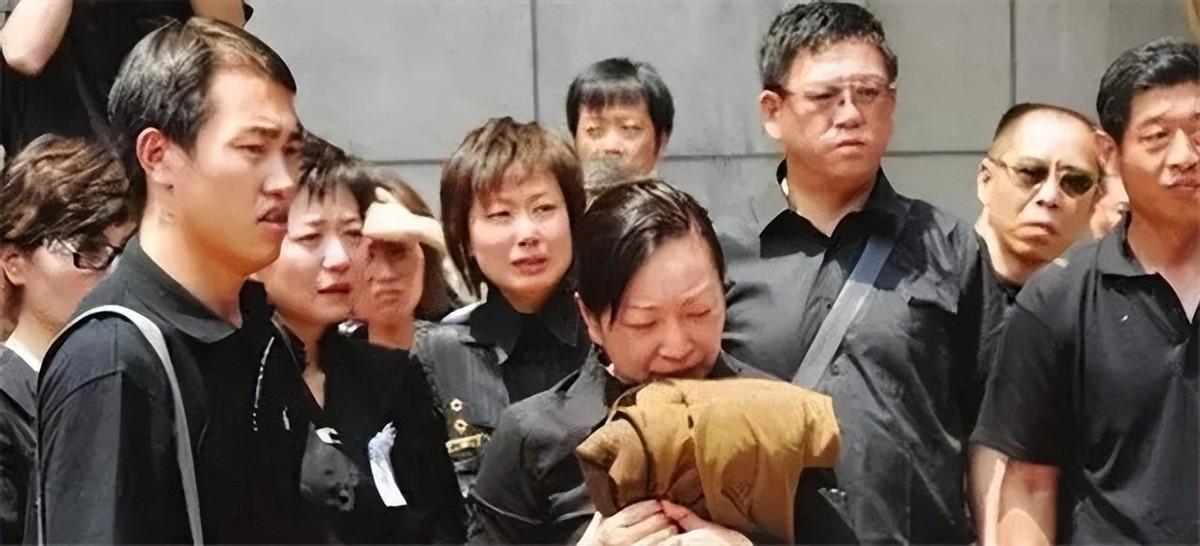 罗京儿子什么学校毕业,罗京的儿子考上了什么大学