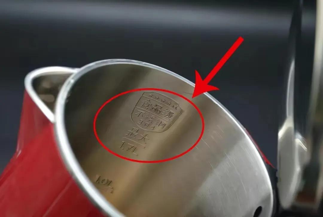 长时间喝电热壶烧的水有哪些危害,长期喝电水壶烧的水会致癌吗