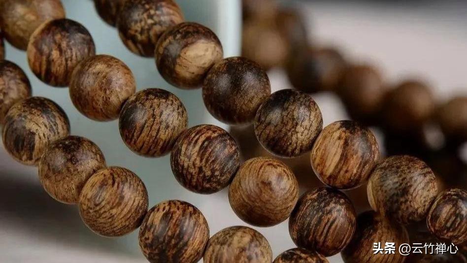 沉香手串开裂怎么回事,沉香手串裂开了怎么回事