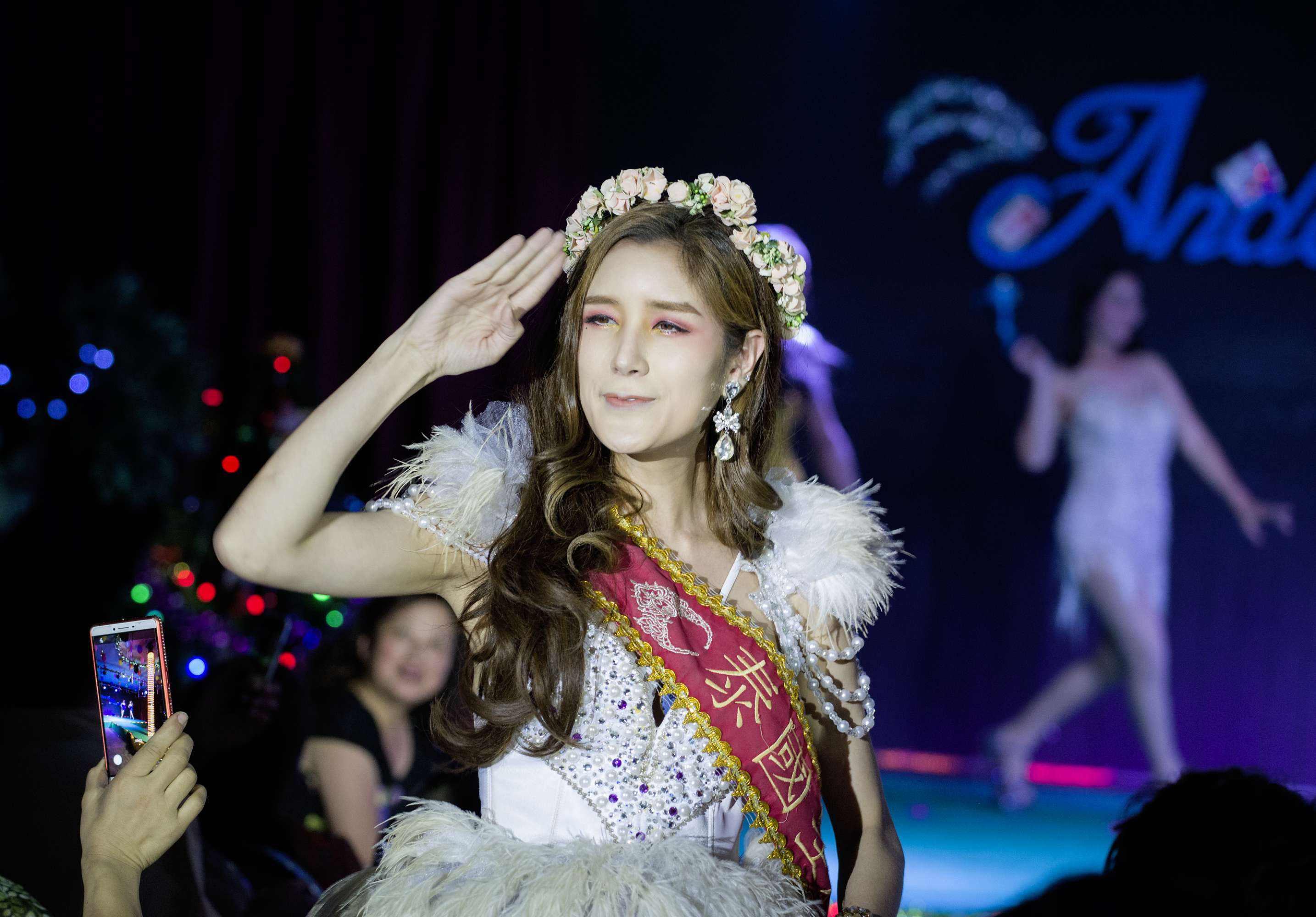 泰国底层人妖“退休”后逐渐恢复男儿身，也渴望爱情