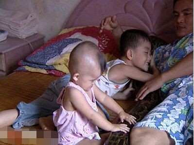 96年海南巨蟒为报恩甘愿当保姆,巨蟒为报恩守护十几年