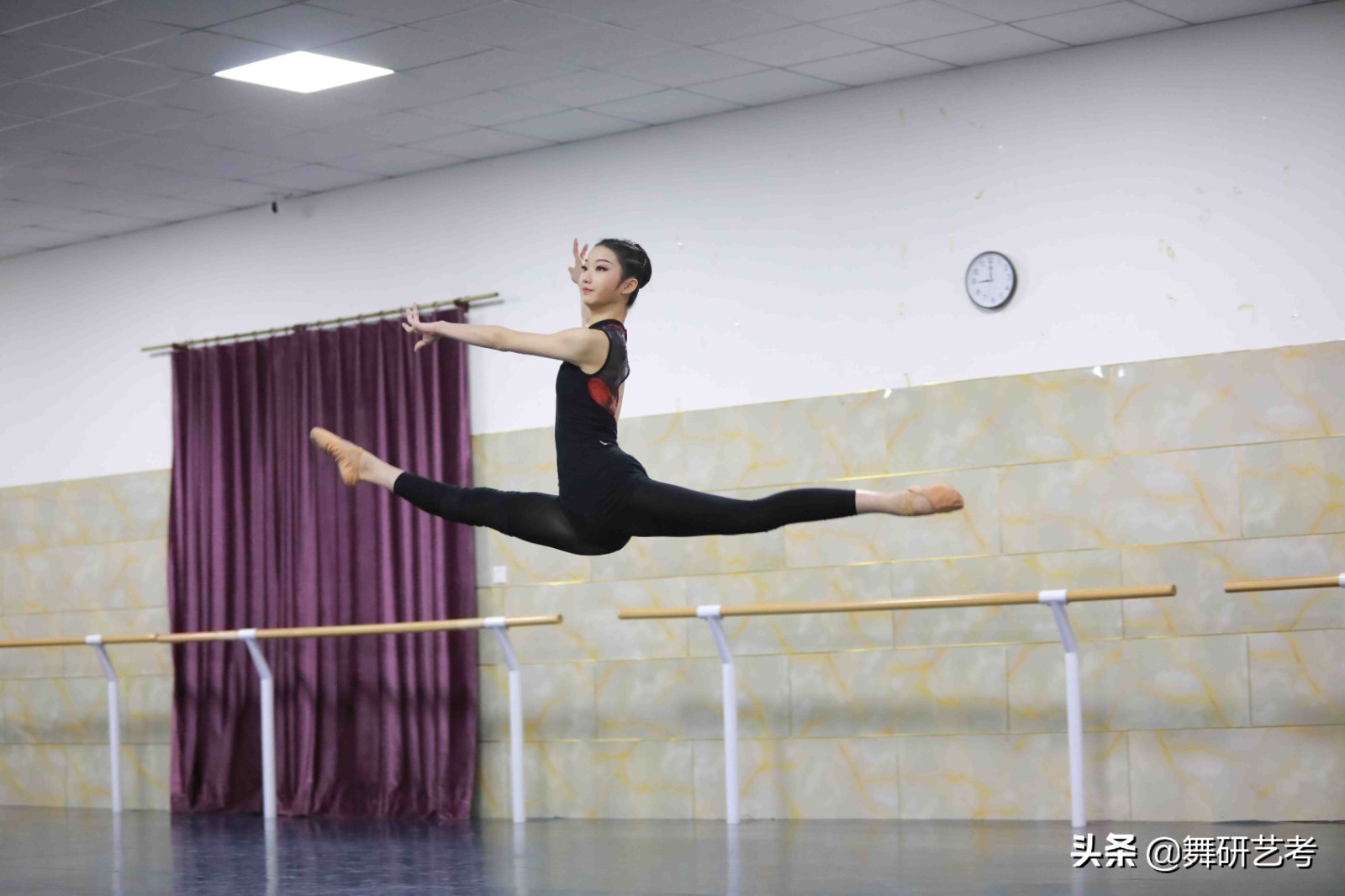 艺考学舞蹈得多少钱,高二学舞蹈艺考大约多少分