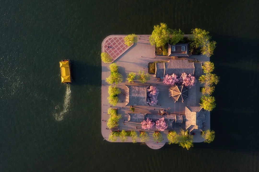 济南的深秋时节的诗情画意,春天的济南是个美丽的地方