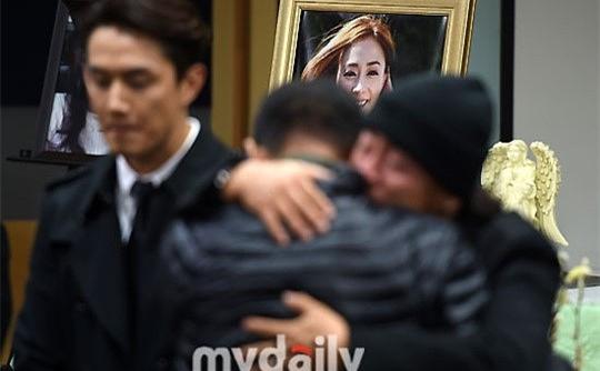 姑姑占我爸房子不走,姑姑霸占我房产