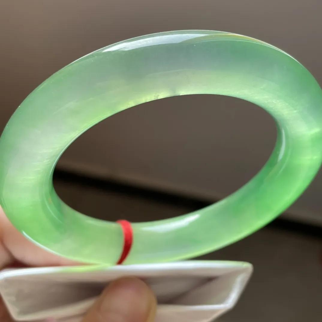 缅甸a货翡翠冰种小圆条翡翠手镯,有绿白黑三种颜色的翡翠手镯