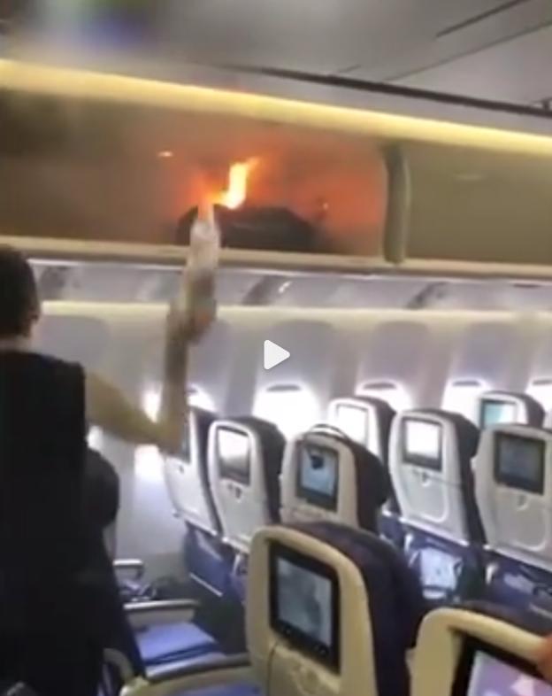 飞机上带的充电宝爆炸怎么处理,充电宝带上飞机有什么危险