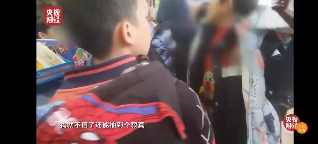 老坛酸菜是抠脚大汉才出来的吗,美女用脚做老坛酸菜