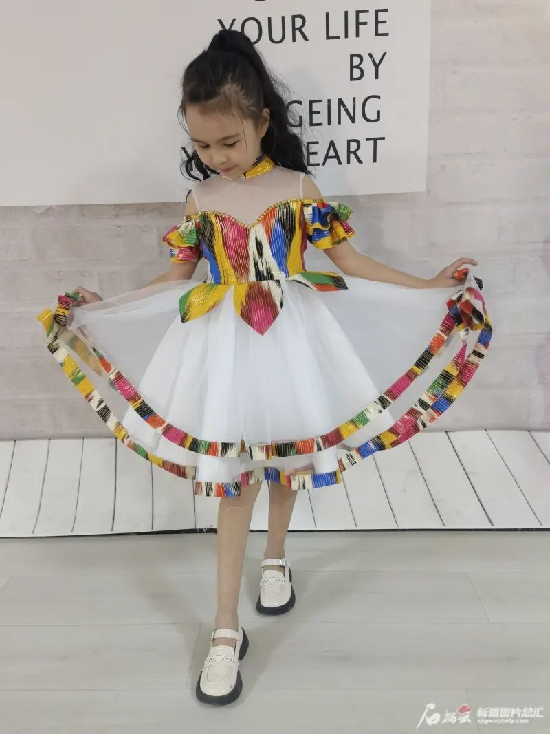 临近“六一”，伽师县这家工厂的童装供不应求