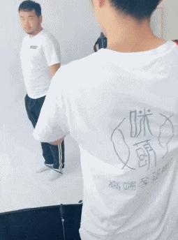 姑娘这么可爱竟然当保安，大叔都忍不住多看两眼，太屈才了: