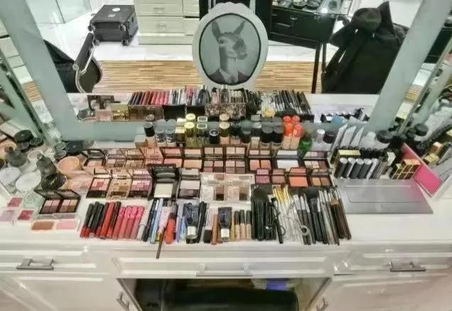 化妆师一般一天赚多少钱,化妆师化一个妆赚多少