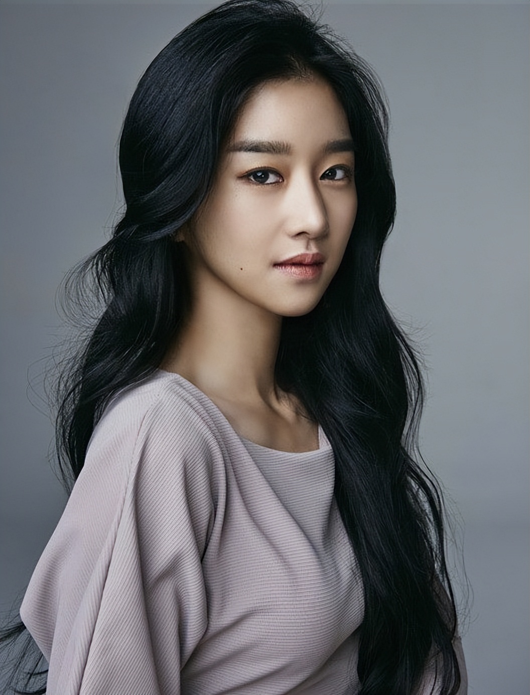 真实故事：她被曝操纵男友、学历造假等诸多争议，复出新剧惹非议